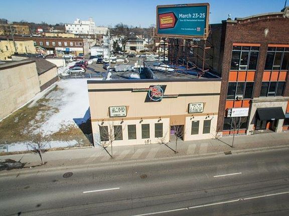 3rd image of 1553 University Ave W