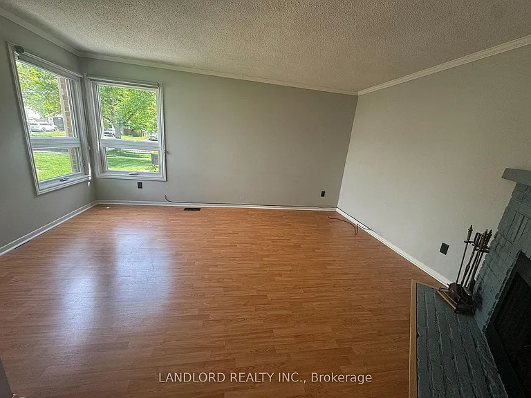 833 Laurier Ave — Photo 20