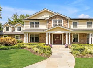 10 Eden Way, Roslyn, NY 11576