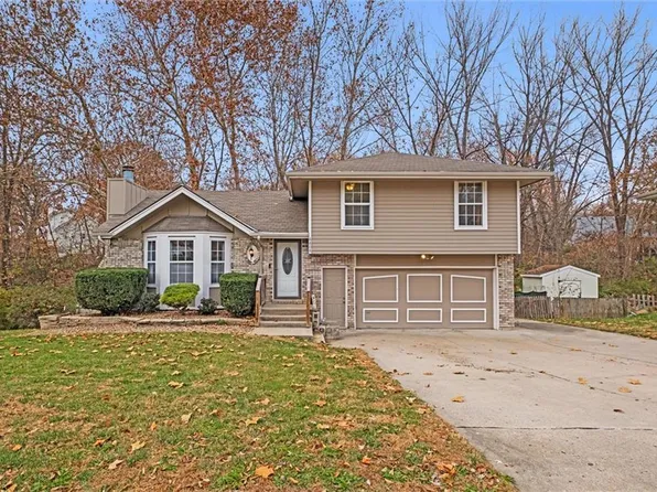 6808 Orchard St, Pleasant Valley, MO 64068