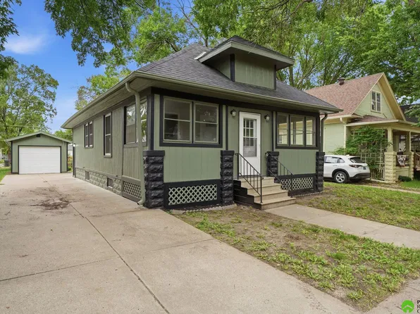 2284 Sheldon St, Lincoln, NE 68503