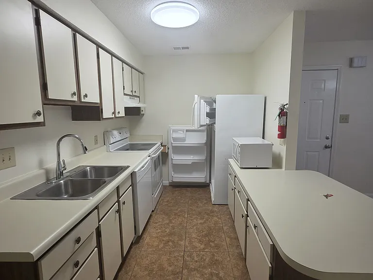 4780 Pontchartrain Dr #112 — Photo 4