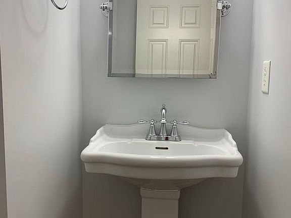 4th image of 135 Pennystone Cir