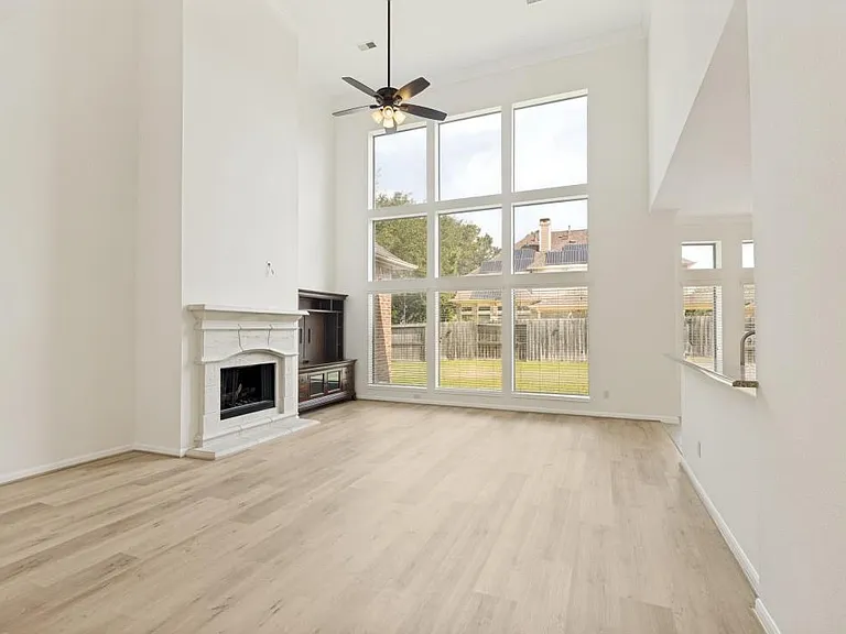 9318 Rainbluff Ln — Photo 6