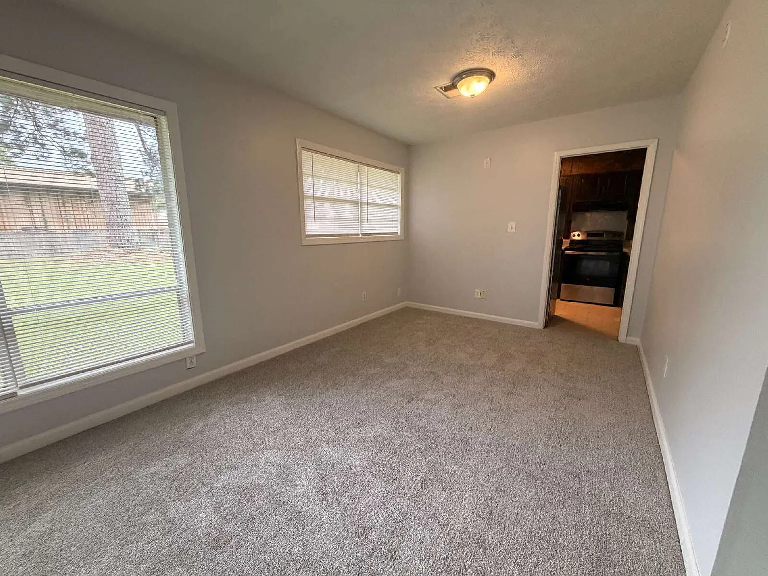 3 bed, 2.0 bath, 1227 sqft, $1,600 — Photo 3