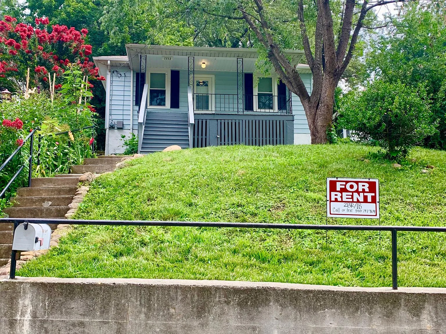 1332 Buena Vista Blvd SE — Photo 2