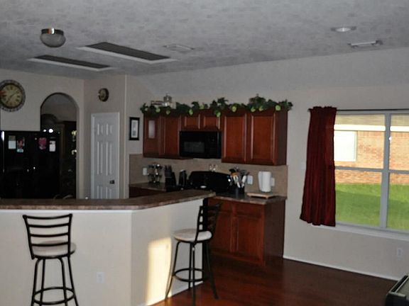 Eat at bar and breakfast area