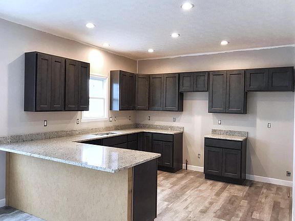 4th image of 105 Honeysuckle Ln