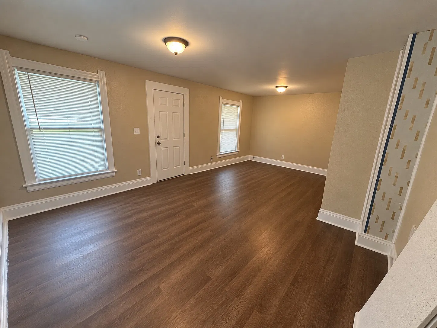 3 bed, 990 sqft, $1,100 — Photo 4