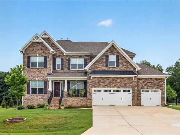1623 Lazy Fox Ln, Kernersville, NC 27284