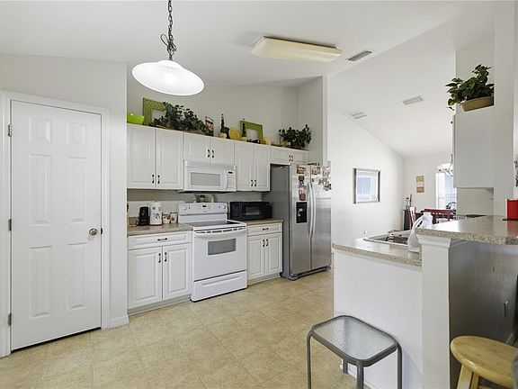 4th image of 3959 SW 129th St