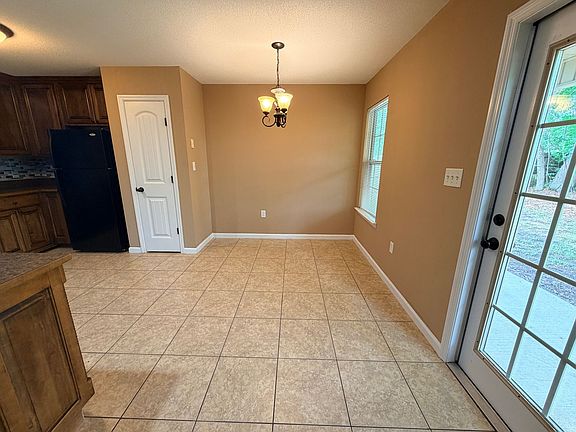 4th image of 4890 Stonewall Cir