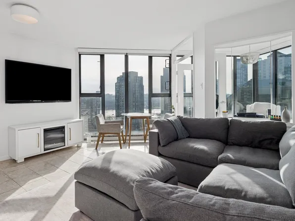 1155 Homer St #1502, Vancouver, BC V6B 5T5