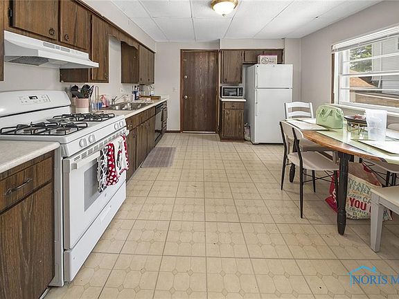 5th image of 117 Lehman Ave