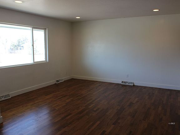 3rd image of 116 N Sewell Ave