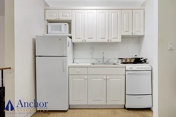 Rented by Anchor Associates | media 14