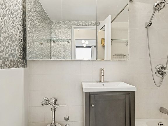 5th image of 35 E 38th St APT 11F