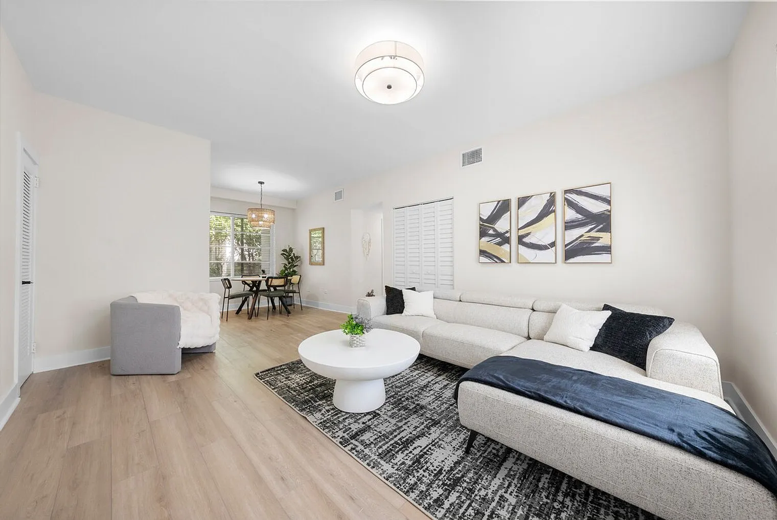 2 bed, 2.0 bath, 1076 sqft, $5,577 — Photo 1
