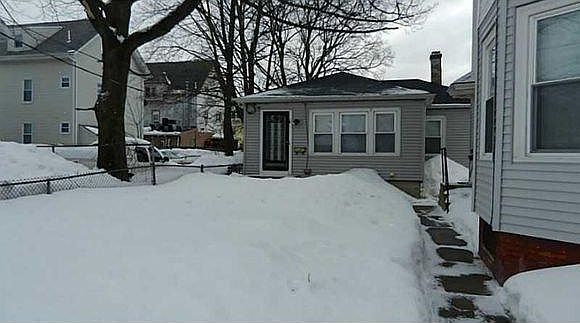 2nd image of 18 Clifton St #2