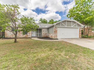 5825 Springtide Dr, Fort Worth, TX 76135