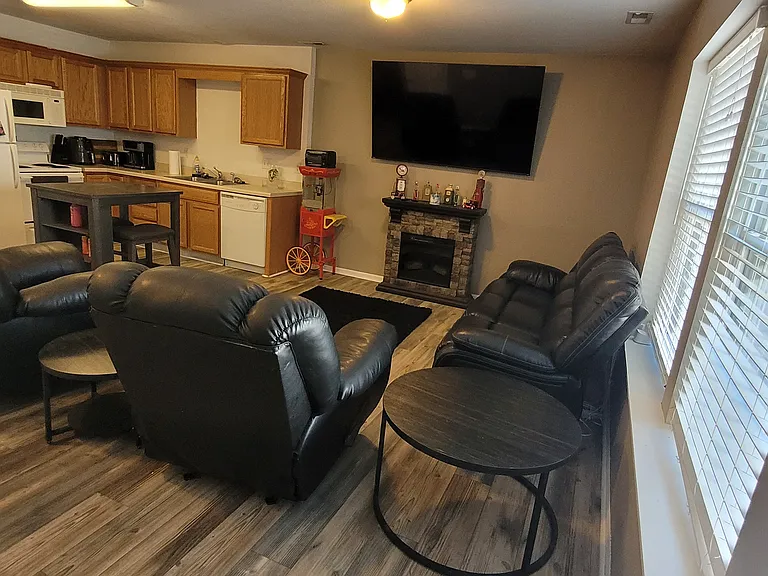 1207 SE Village View Ln — Photo 8