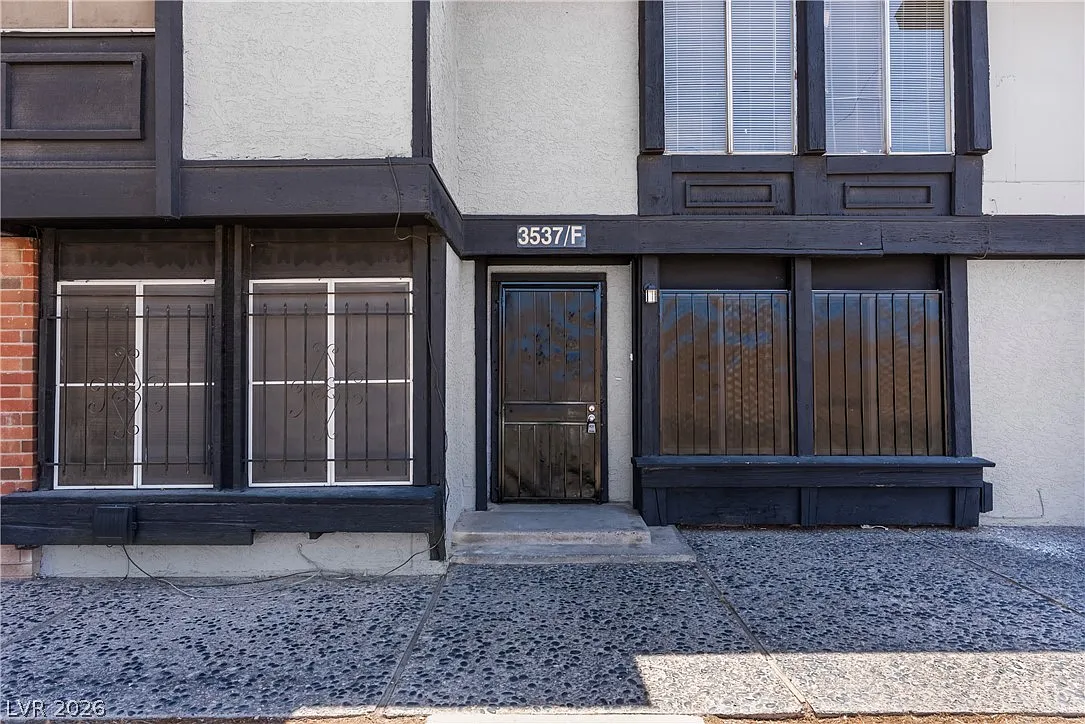 3 bed, 2.0 bath, 1235 sqft, $1,850 — Photo 2