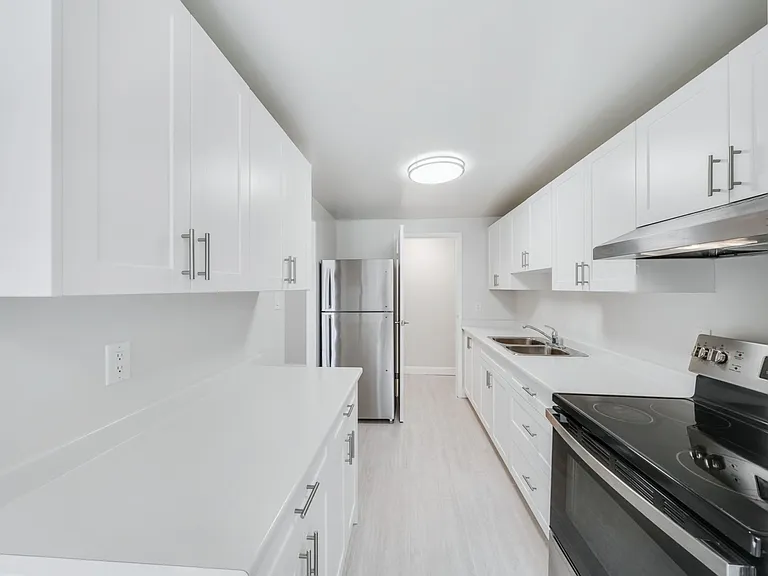 164 11th Ave — Photo 15