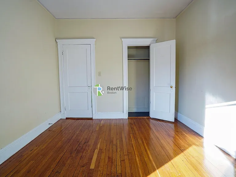 37 Woodstock Ave #1 — Photo 6