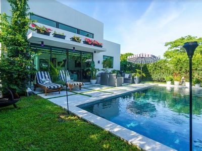 100 NW 48th St, Miami, FL, 33127