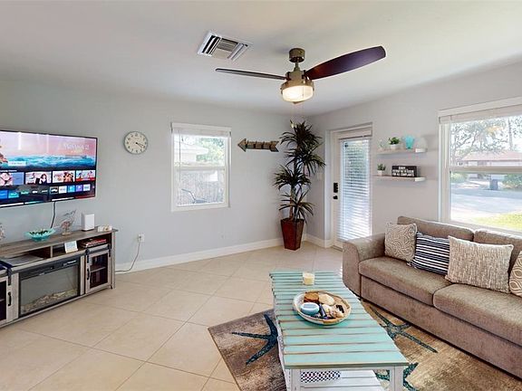 3rd image of 560 E Valley Dr