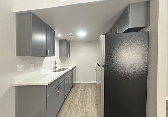 4th image of 327 Sunrise Ave #1