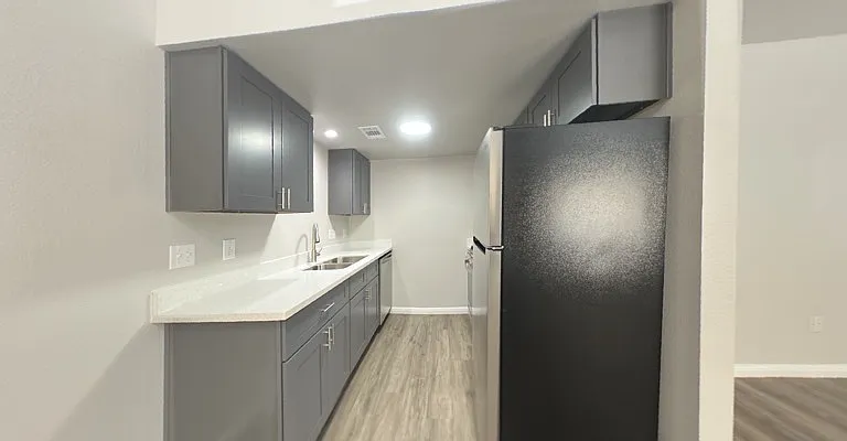 327 Sunrise Ave #1 — Photo 4