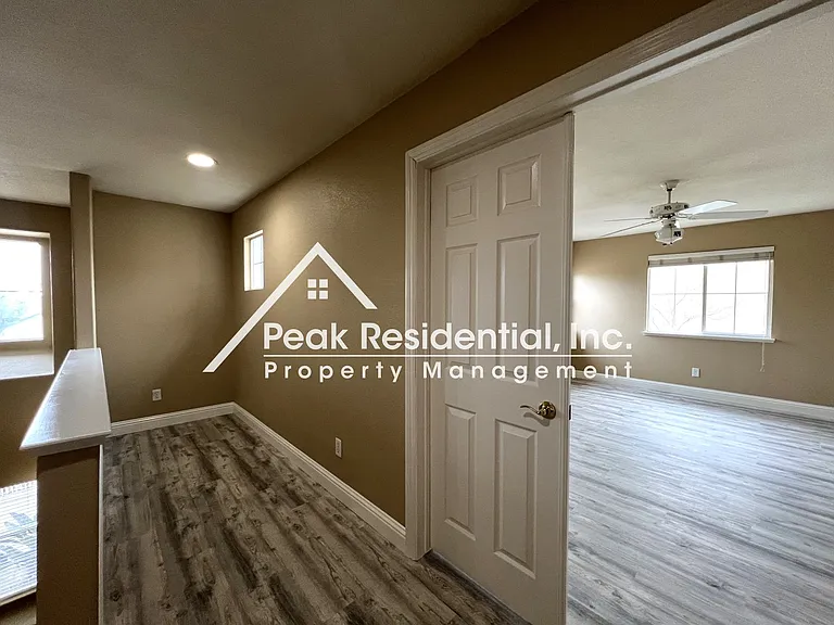 1933 Tyndrum Ln — Photo 24