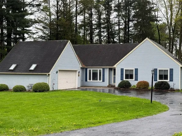 4050 Elmcrest Rd, Liverpool, NY 13090
