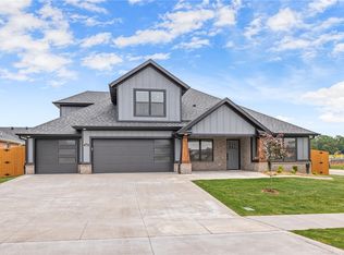 500 Bronco St, Centerton, AR 72719