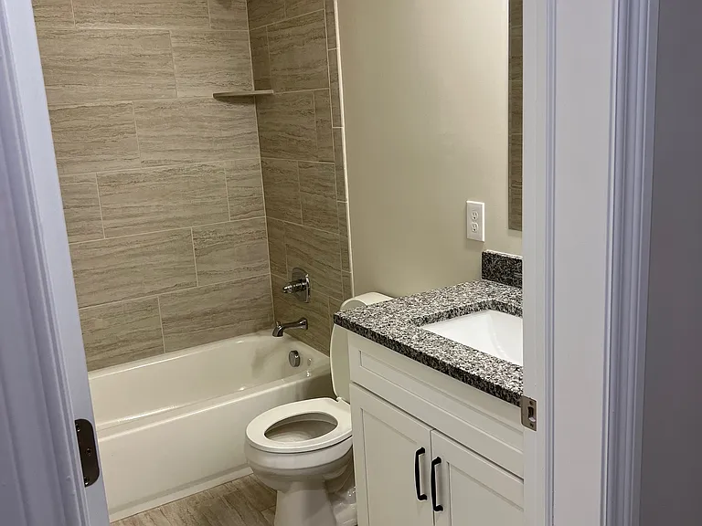 304 E Washington St — Photo 14