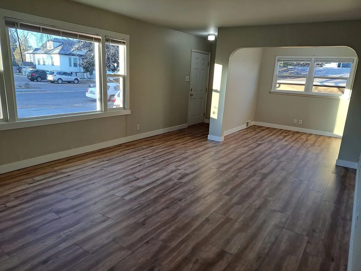 Building Photo - 815 Avenue C