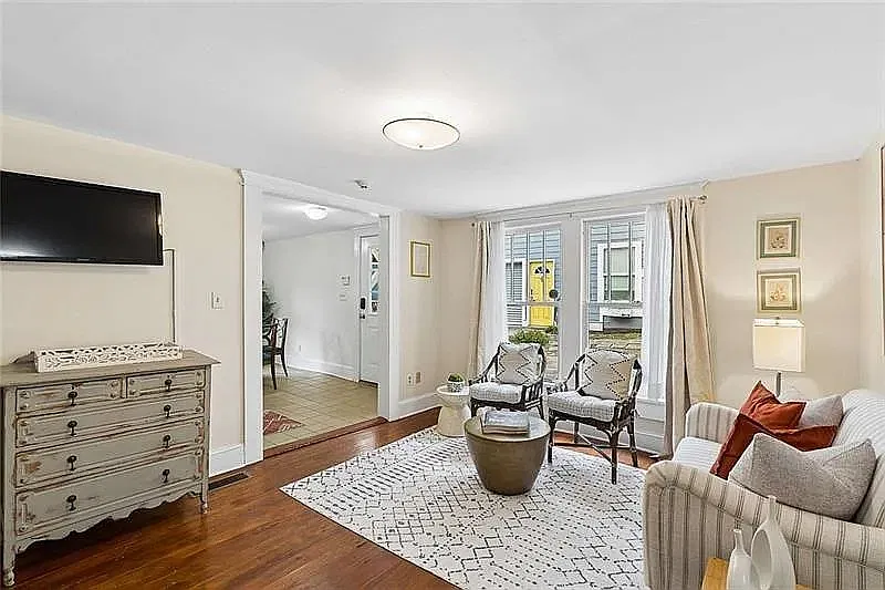 15 Branham St NE — Photo 2