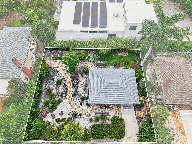 2475 Alameda Ave #B — Photo 2