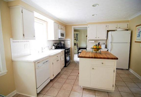 4th image of 412 Lorlita Ln