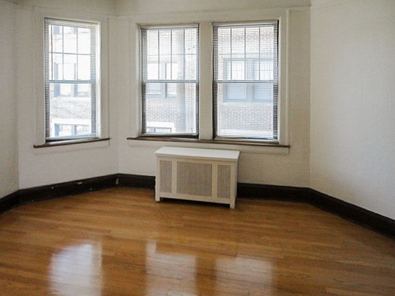 2nd image of 2613-17 W Berwyn Ave #2617-1B