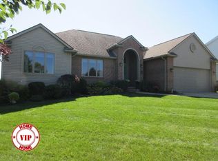 909 Red Oak Dr, Ashland, OH 44805