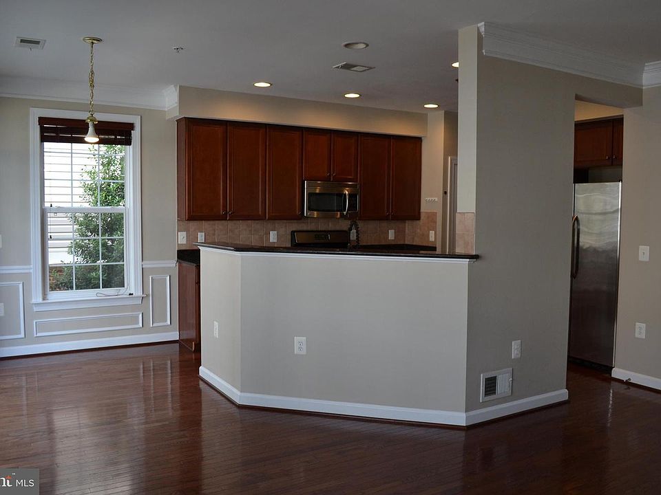 1st floor entrance/breakfast area