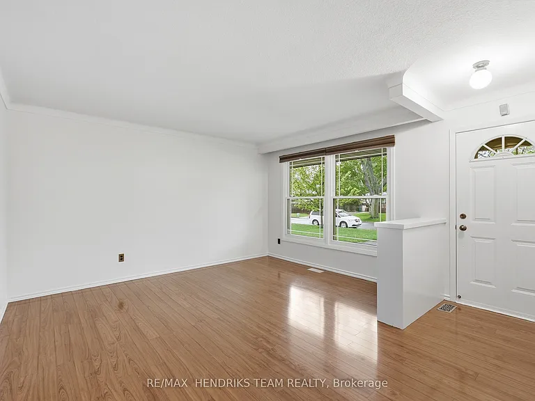 23 Crescentwood Dr — Photo 8