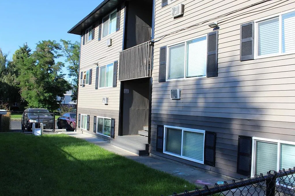 2808 E Everett Ave — Photo 2