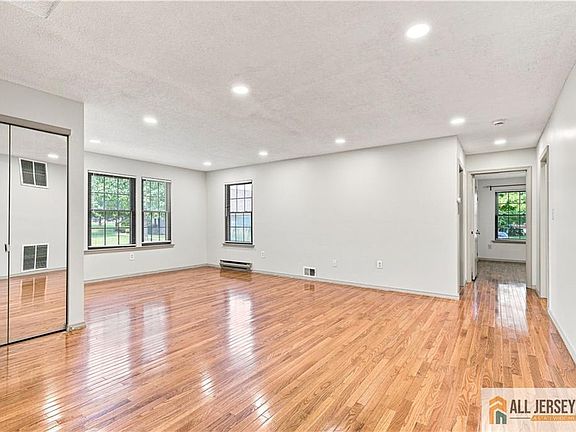 4th image of 119 Griggs Pl #119