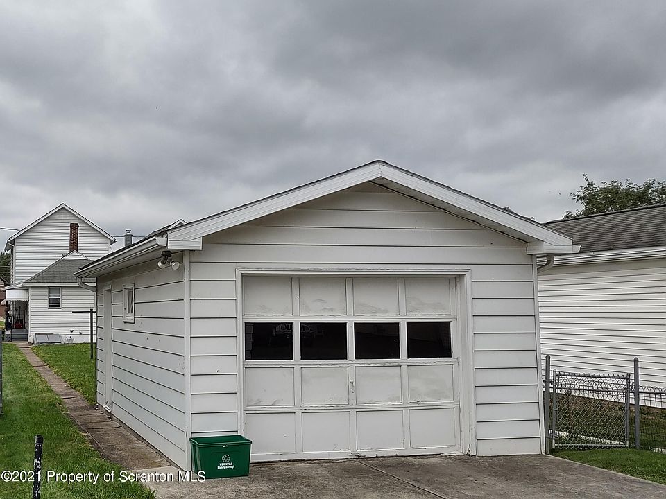 2nd image of 1108 Marion St