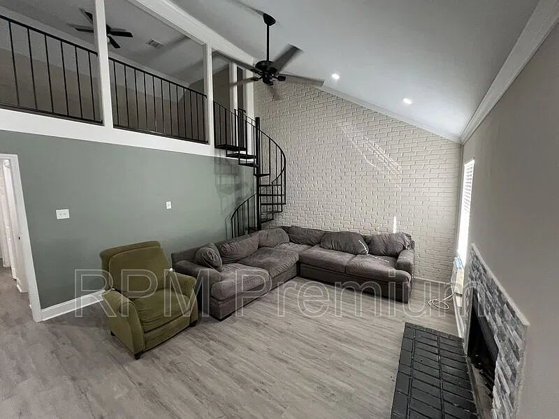 2 bed, 2.0 bath, 1370 sqft, $1,650 — Photo 3