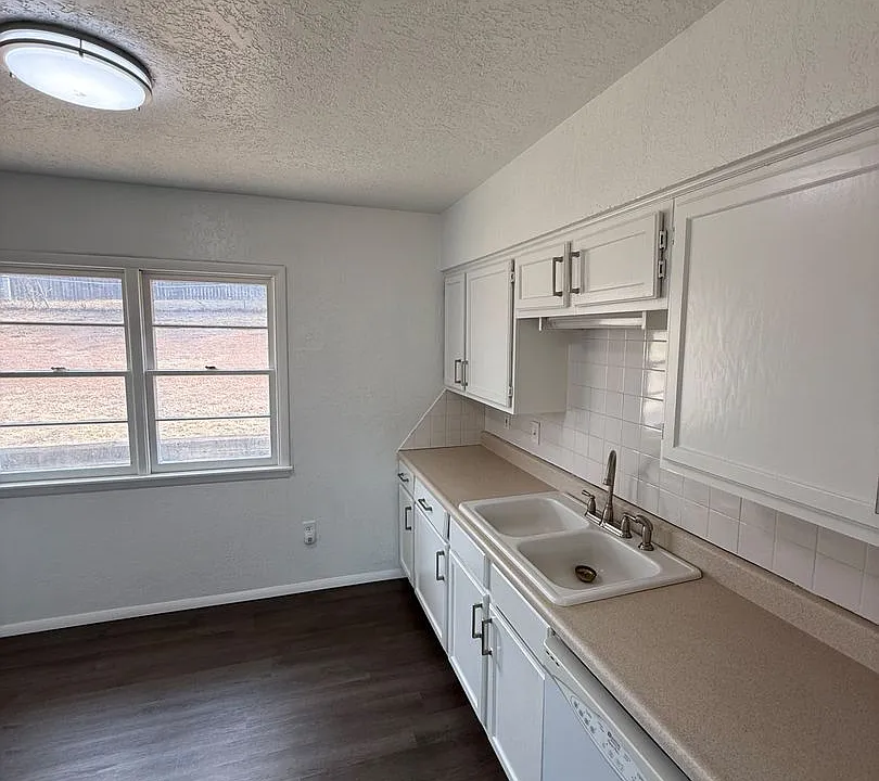 2325 NW 35th St