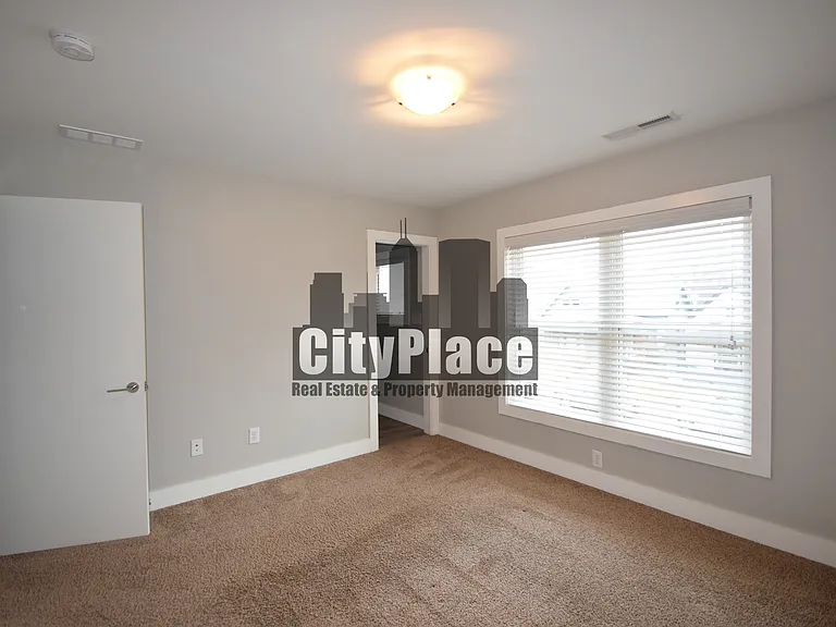 1223 E New York St — Photo 22